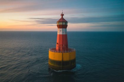 Expériences insolites : Passer une nuit dans un phare en pleine mer pour un séjour hors du temps